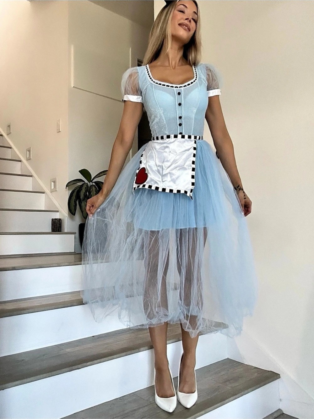 Dreamgirl Alice in wonderland long skirt Costume Blue & White S/M Like New